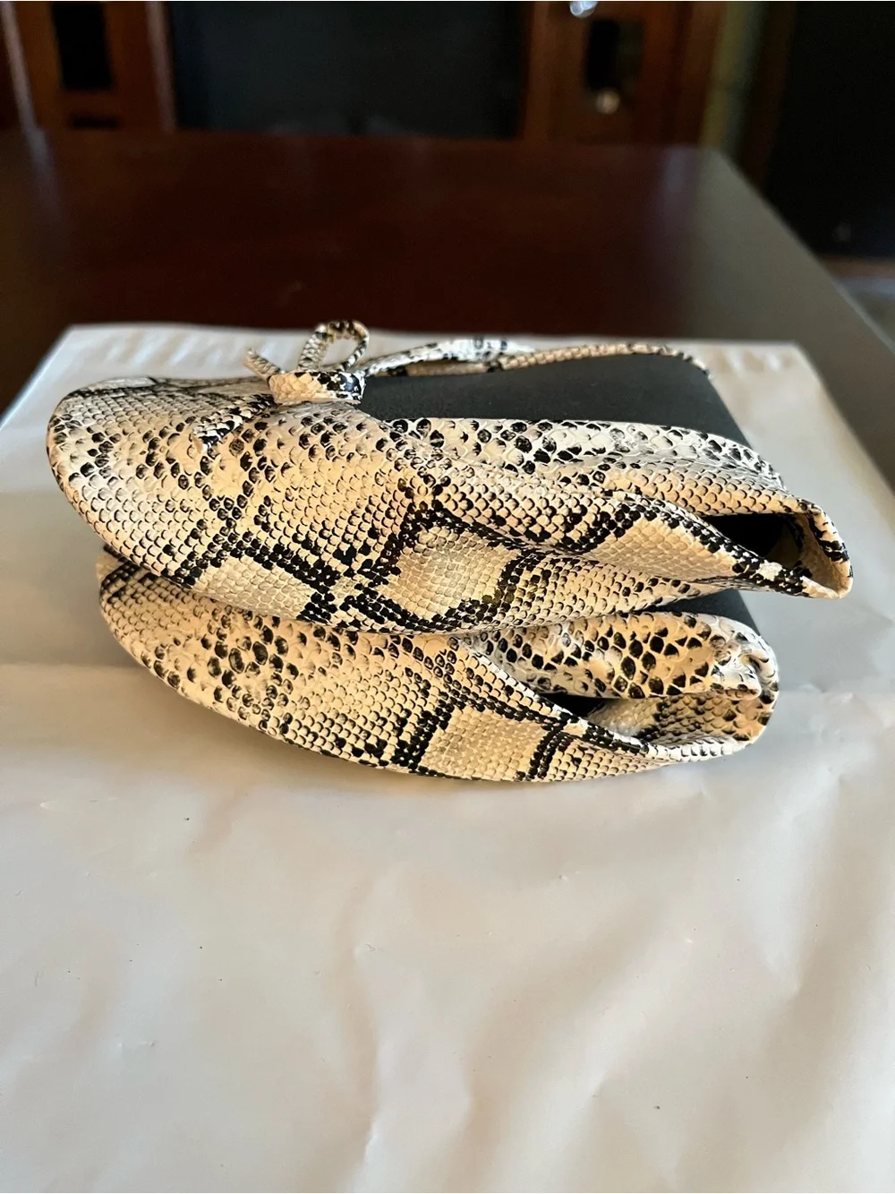Snake-Print Foldover shoes White & Black